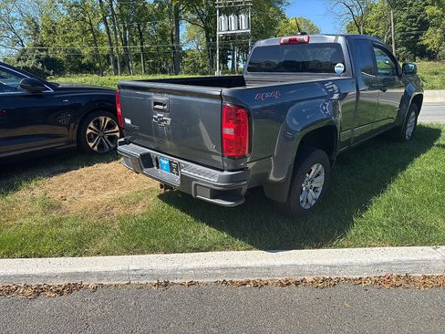 Used 2015 Chevrolet Colorado LT AWD/4WD image 4