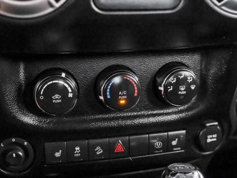 Used 2016 Jeep Wrangler Unlimited Rubicon image 23