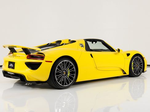 Used 2015 Porsche 918 Spyder AWD/4WD image 3