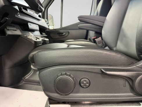 Used 2024 Mercedes-Benz eSprinter 170 Cargo image 39