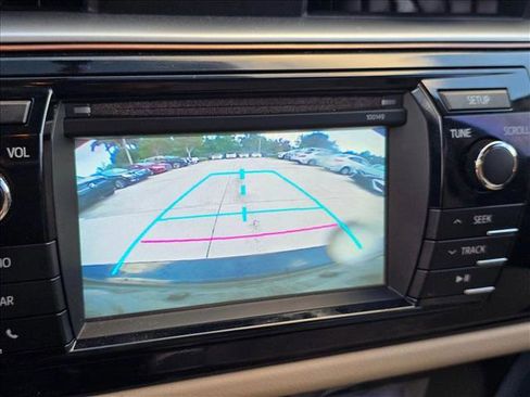 Used 2015 Toyota Corolla LE FWD image 10