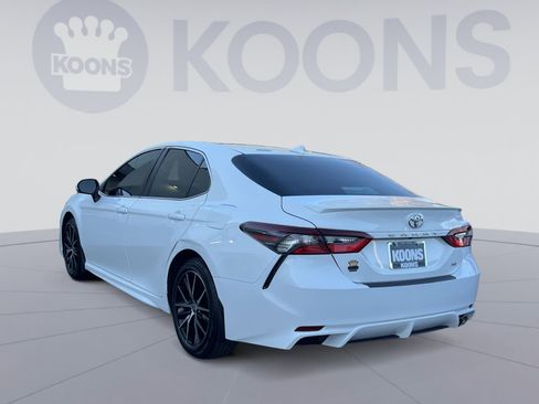 Used 2024 Toyota Camry SE image 4