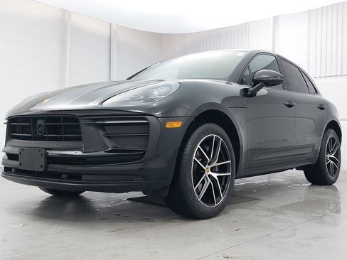 Used 2024 Porsche Macan image 1