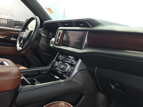 Used 2023 GMC Yukon Denali Ultimate AWD/4WD image 25