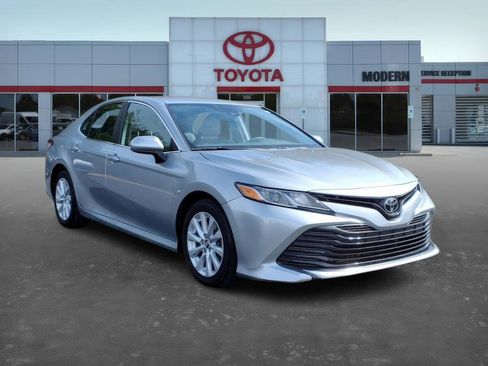 Certified 2020 Toyota Camry LE image 8