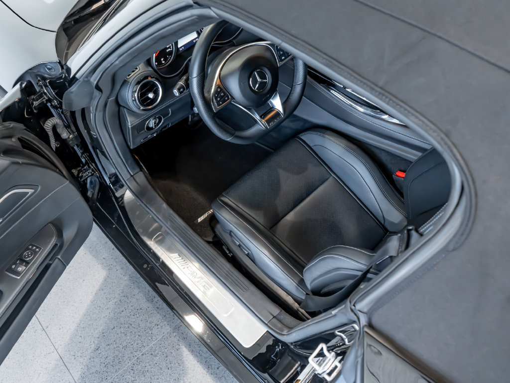 Used 2018 Mercedes-Benz AMG GT Roadster image 4