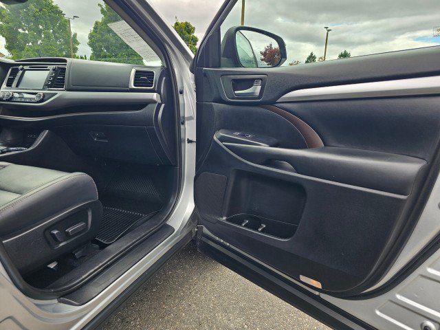 Used 2019 Toyota Highlander XLE AWD/4WD image 12