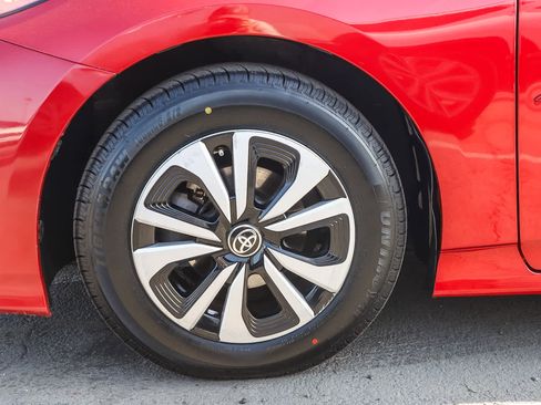 Used 2018 Toyota Prius Prime Premium image 11