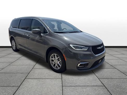 Used 2023 Chrysler Pacifica Touring-L FWD image 33
