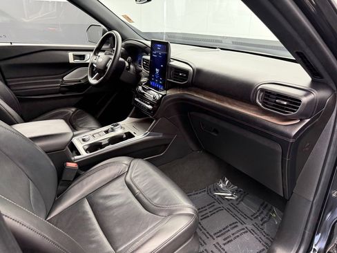 Used 2022 Ford Explorer Platinum w/ Equipment Group 601A image 47