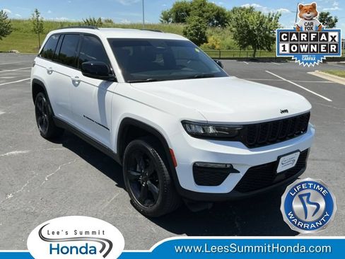 Used 2024 Jeep Grand Cherokee Limited w/ Black Appearance Package AWD/4WD image 1