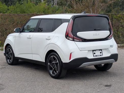 Used 2024 Kia Soul EX image 3