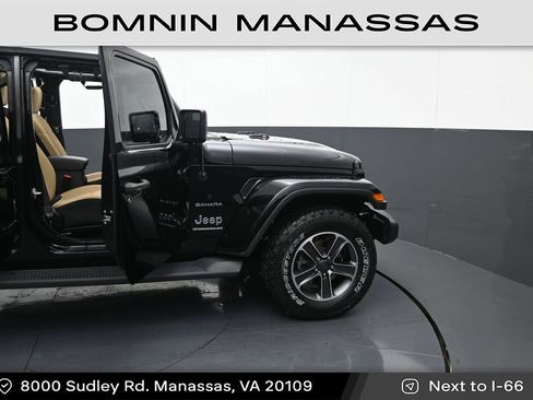 Used 2023 Jeep Wrangler Unlimited Sahara w/ LED Lighting Group AWD/4WD image 9