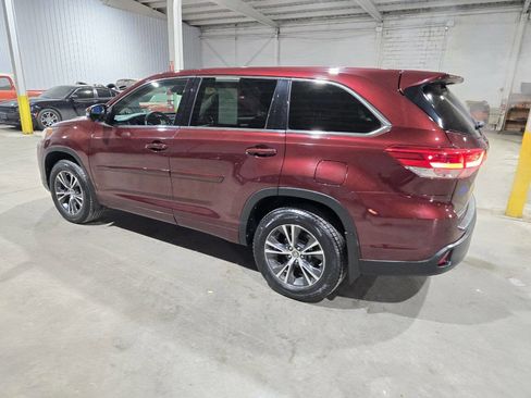 Used 2017 Toyota Highlander LE image 7