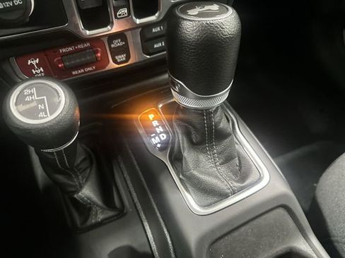 Used 2024 Jeep Wrangler Unlimited Rubicon image 21