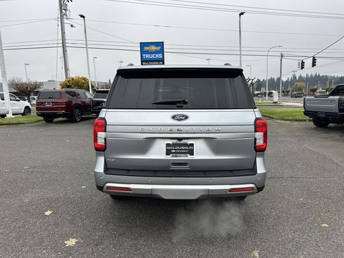 Used 2024 Ford Expedition XLT image 4