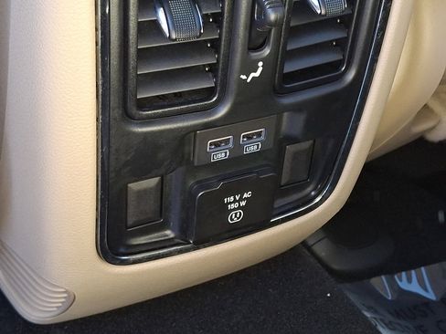 Used 2019 Jeep Grand Cherokee Limited w/ Trailer Tow Group IV image 10