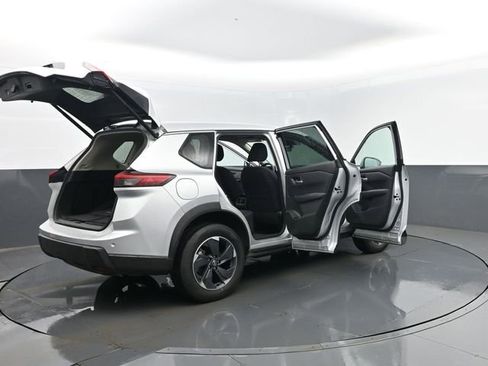 Used 2025 Nissan Rogue SV image 29