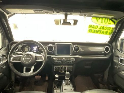 Used 2019 Jeep Wrangler Unlimited Sahara image 4