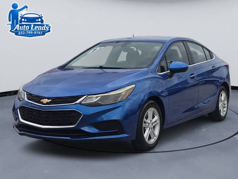Used 2017 Chevrolet Cruze LT FWD image 3