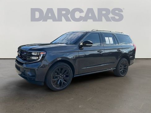 Used 2025 Ford Expedition Platinum w/ Stealth Appearance Package image 3