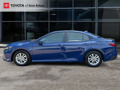 Used 2025 Toyota Camry LE FWD image 8