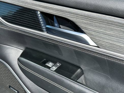 Certified 2024 Jeep Wagoneer L Series II RWD image 16