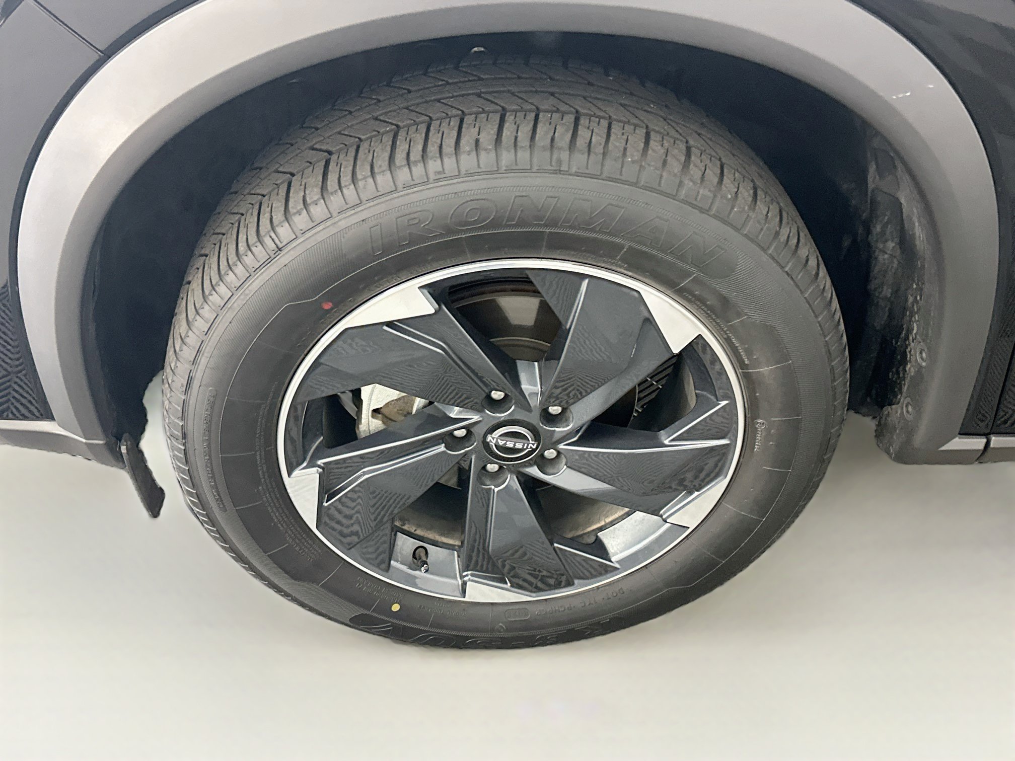 Used 2025 Nissan Rogue SV AWD/4WD image 11