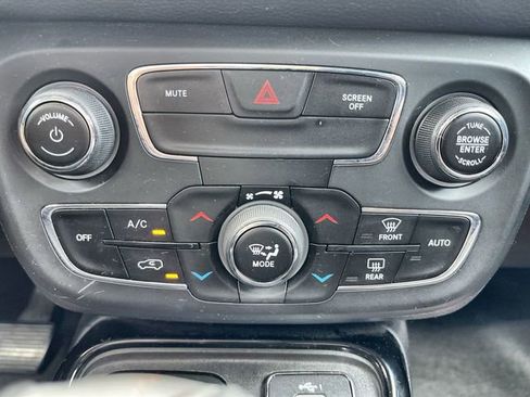 Used 2020 Jeep Compass Latitude AWD/4WD image 18