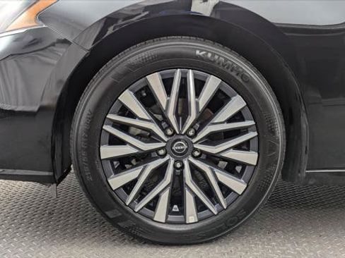 Used 2025 Nissan Altima 2.5 SV FWD image 28
