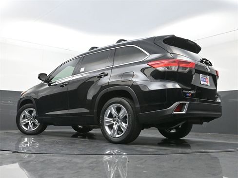 Used 2018 Toyota Highlander Limited image 30