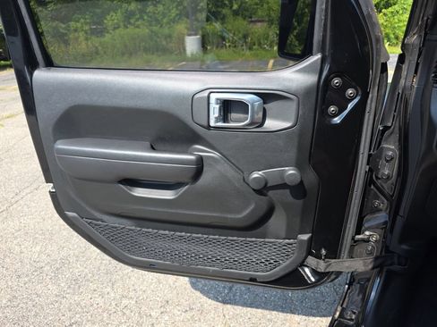 Used 2022 Jeep Wrangler Sport AWD/4WD image 26