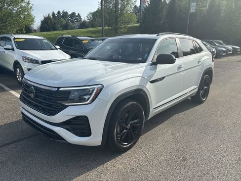 Used 2025 Volkswagen Atlas Cross Sport SEL R-Line image 3