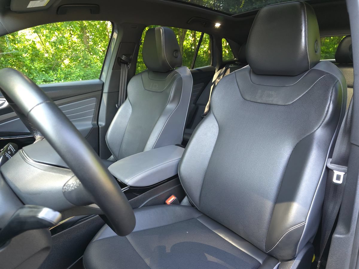 Used 2023 Volkswagen ID.4 S RWD image 12