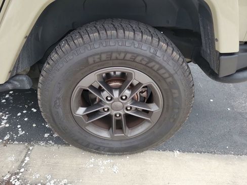 Used 2018 Jeep Wrangler Unlimited Sport AWD/4WD image 16