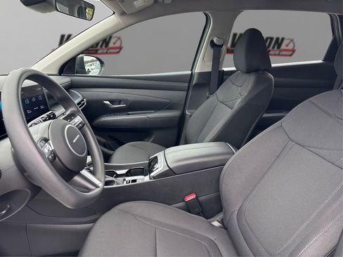 Certified 2025 Hyundai Tucson SE image 9