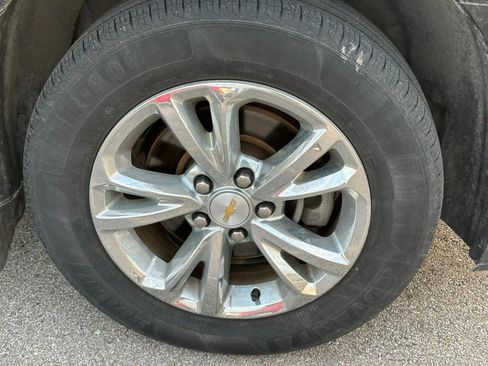 Used 2017 Chevrolet Equinox LT image 4