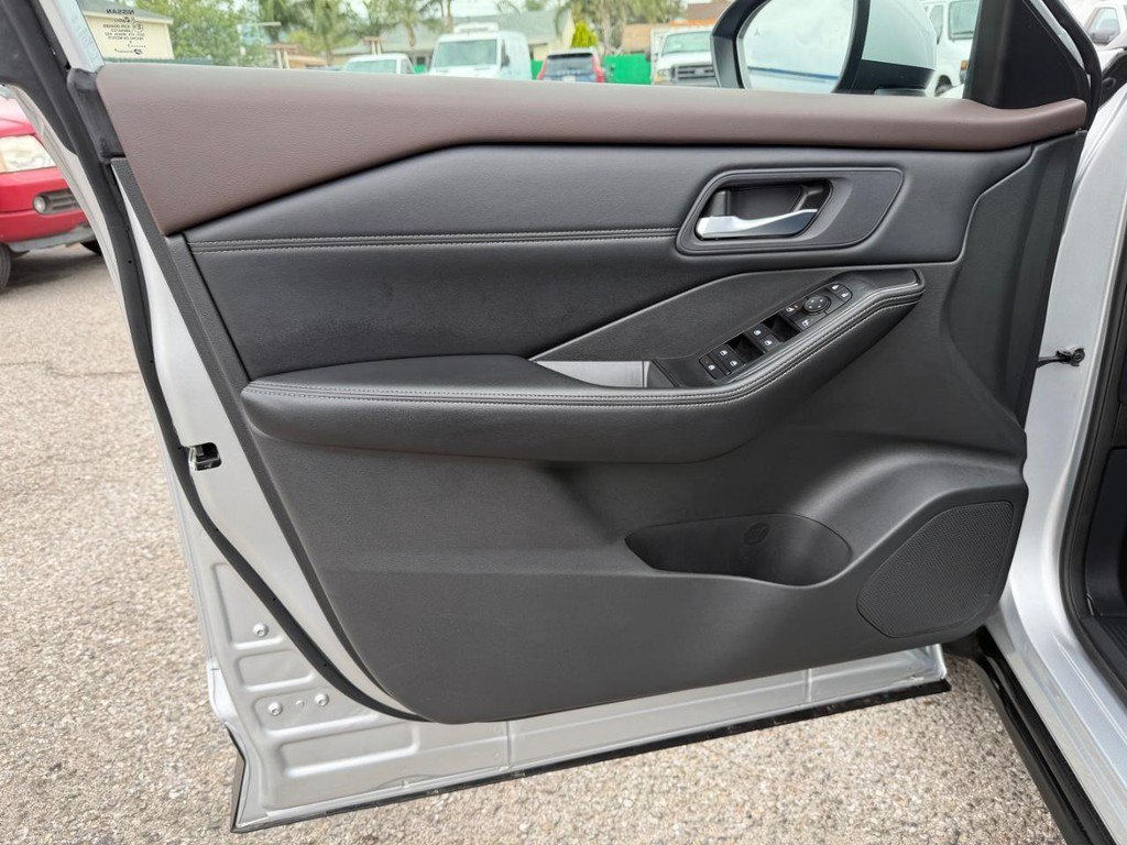 Used 2023 Nissan Rogue SV w/ SV Premium B Package AWD/4WD image 15