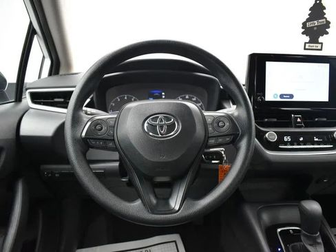 Used 2025 Toyota Corolla LE image 19