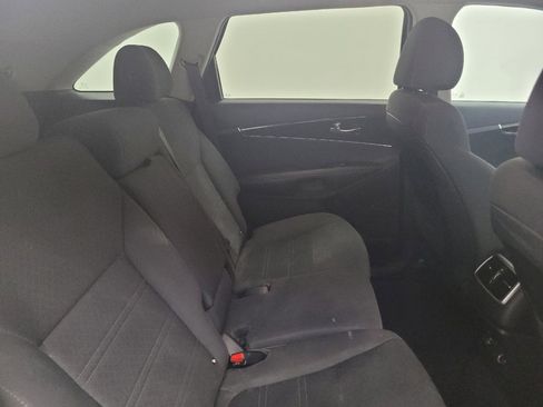 Used 2020 Kia Sorento LX FWD image 19