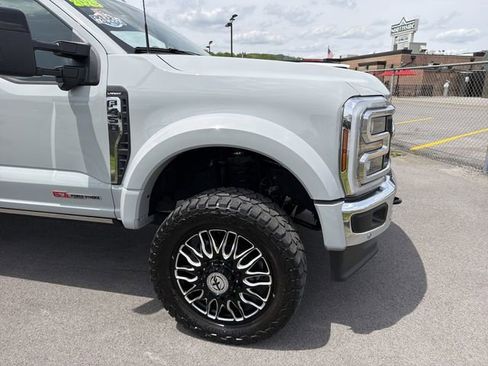 Used 2025 Ford F450 Lariat w/ Lariat Ultimate Package AWD/4WD image 4