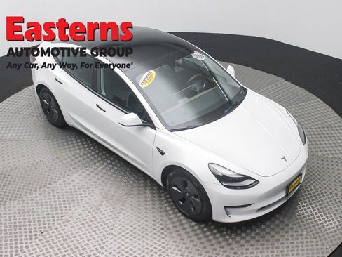 Used 2023 Tesla Model 3 Standard Range image 3