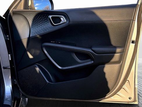 Certified 2025 Kia Soul EX image 19