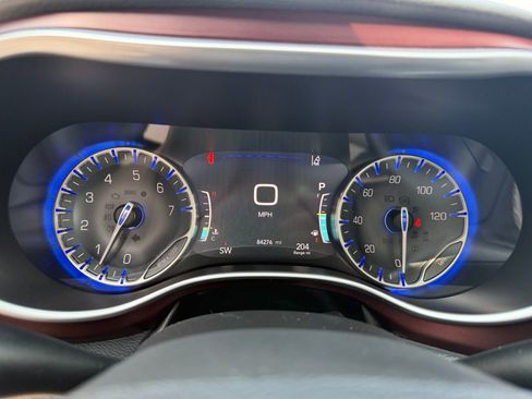 Used 2017 Chrysler Pacifica Limited w/ UConnect Theater Package image 23