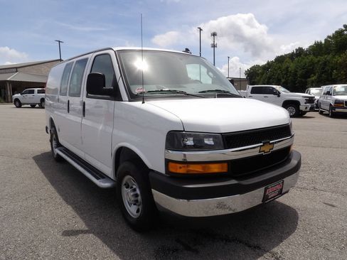 Used 2025 Chevrolet Express 2500 w/ Driver Convenience Package RWD image 11