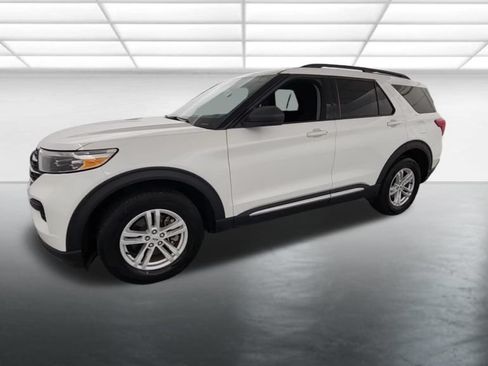 Used 2023 Ford Explorer XLT AWD/4WD image 3