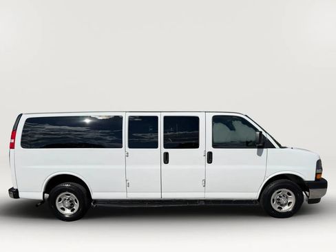 Used 2020 Chevrolet Express 3500 LT w/ LT Preferred Equipment Group RWD image 2