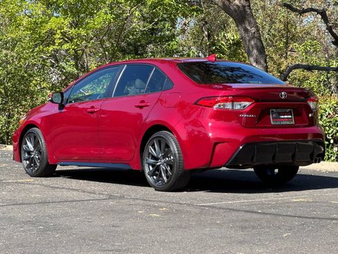 Used 2023 Toyota Corolla SE w/ SE Premium Package FWD image 7