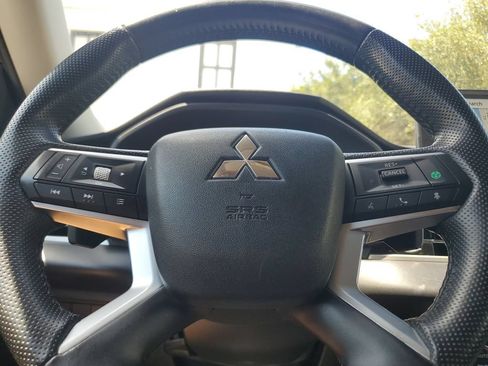 Used 2024 Mitsubishi Outlander FWD image 23