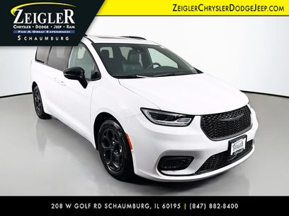 Used 2024 Chrysler Pacifica Premium